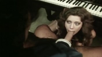Анальный ретро секс пианиста с горячей ученицей